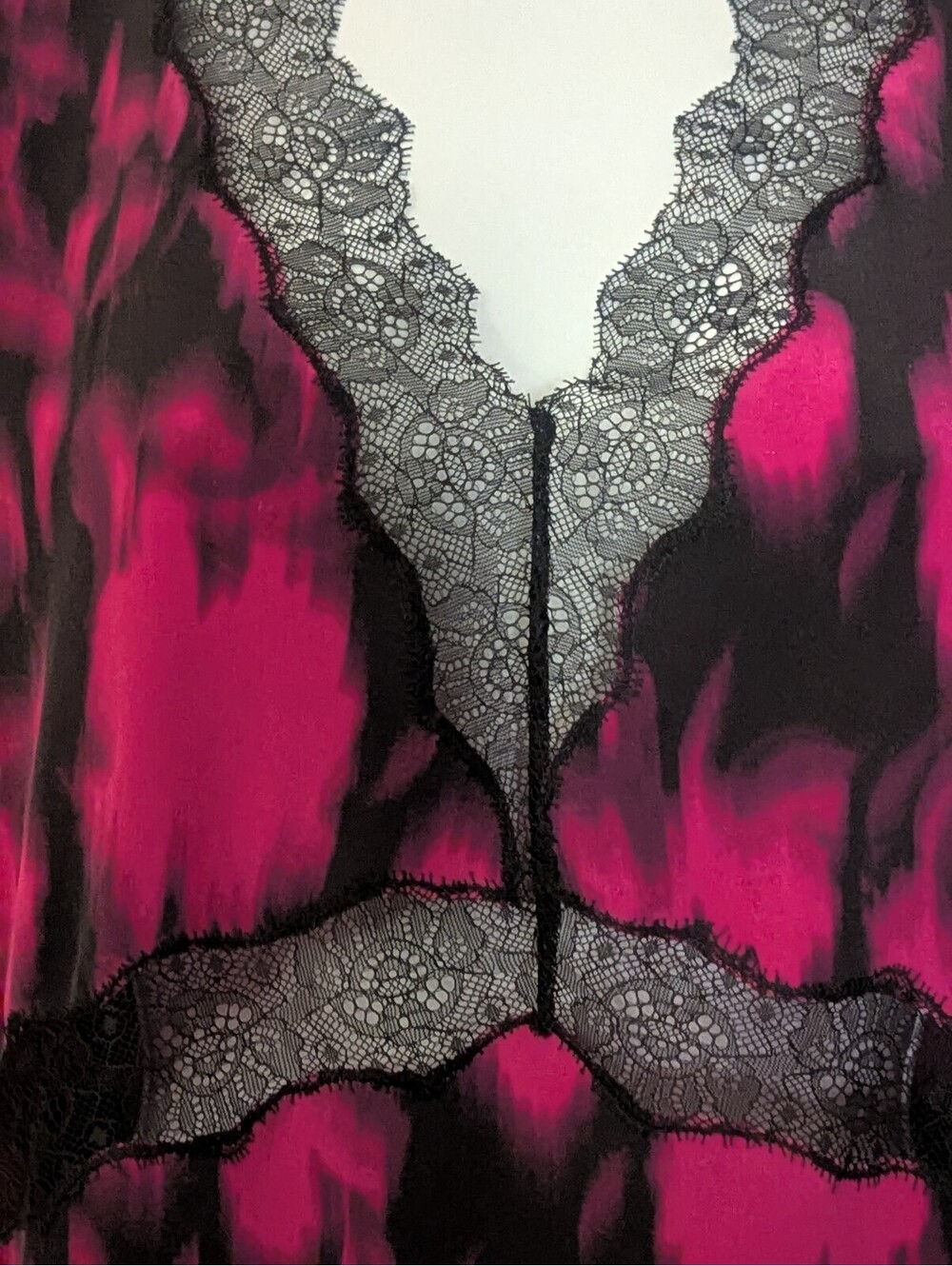 NWT ZADIG AND VOLTAIRE TZAR SILK TOP FUSCHIA AND BLACK LACE TRIM | SIZE L - Picture 5 of 8